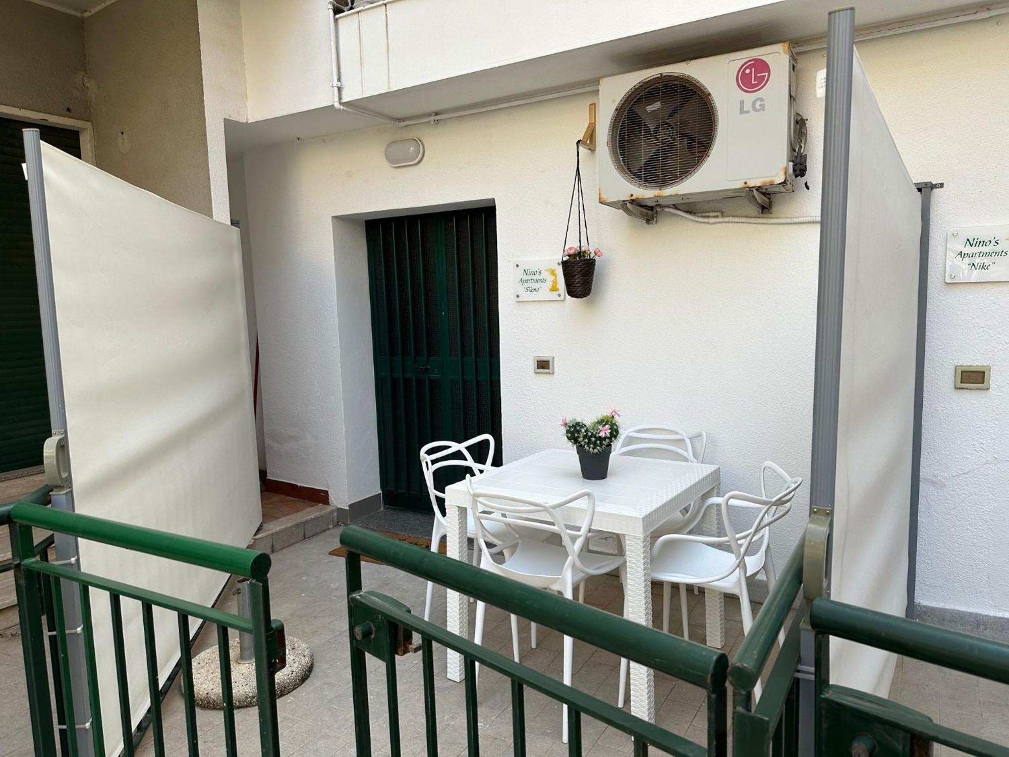Nino'S Apartments ジャルディーニ・ナクソス エクステリア 写真