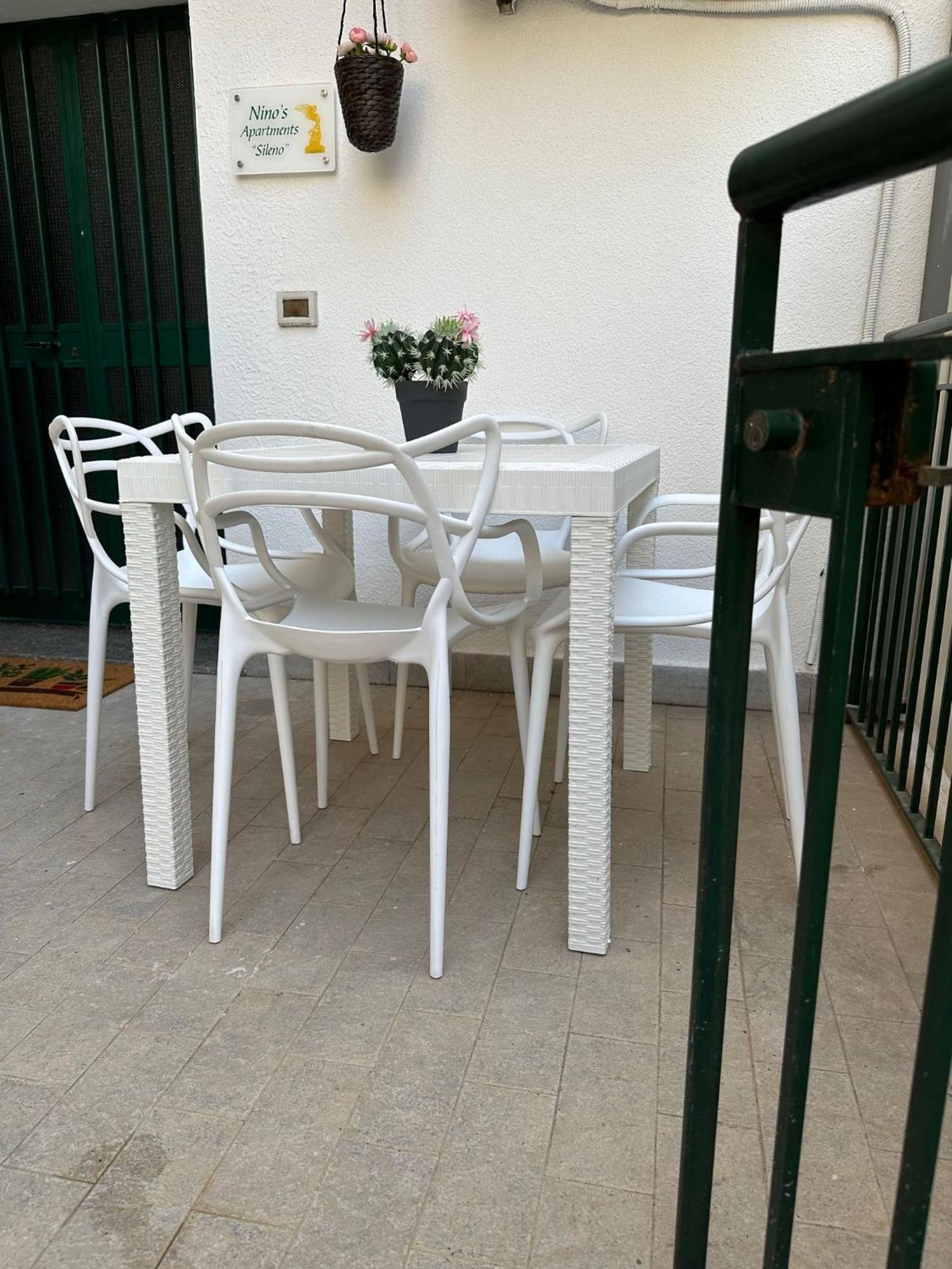 Nino'S Apartments ジャルディーニ・ナクソス エクステリア 写真