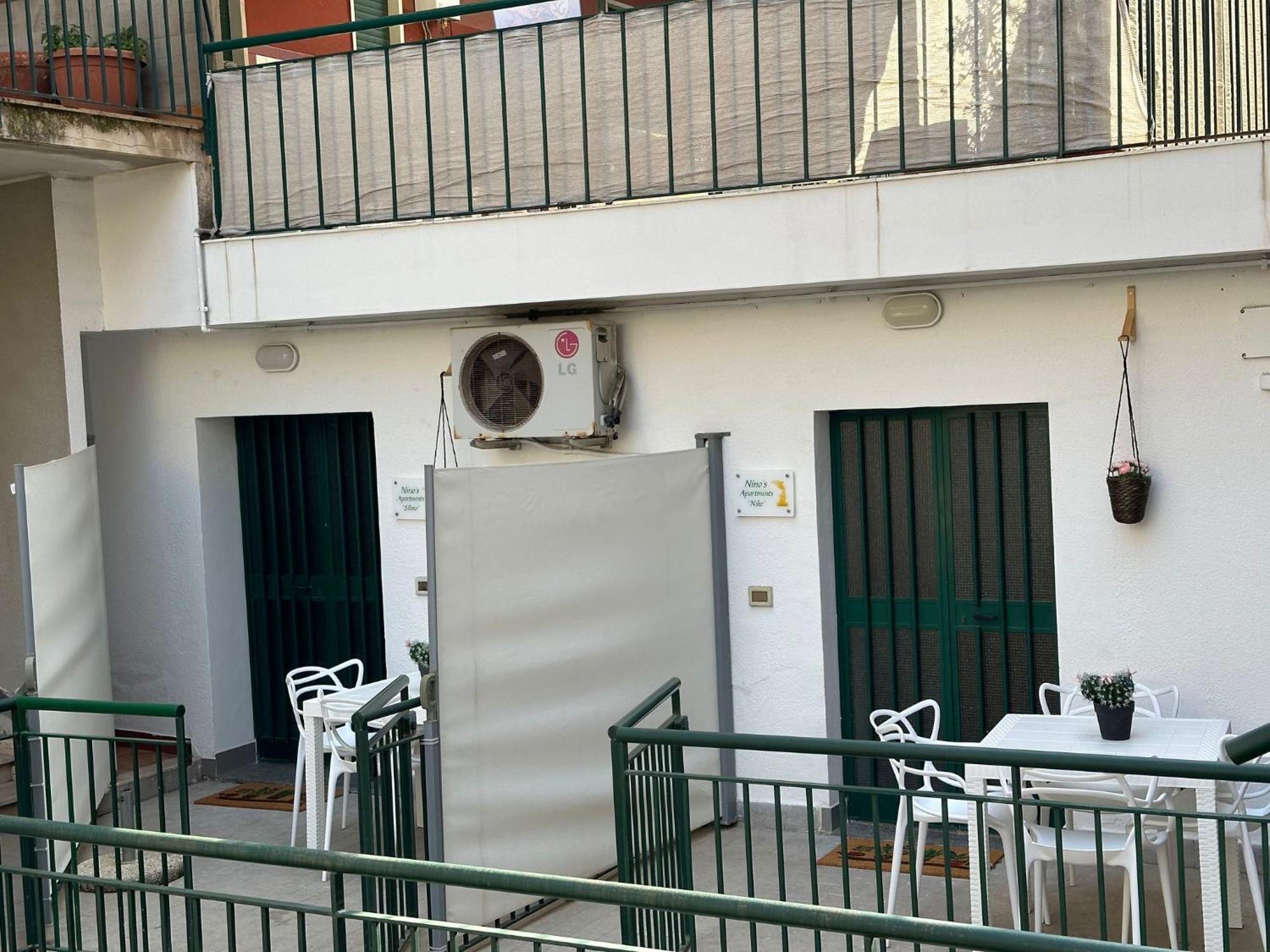 Nino'S Apartments ジャルディーニ・ナクソス エクステリア 写真