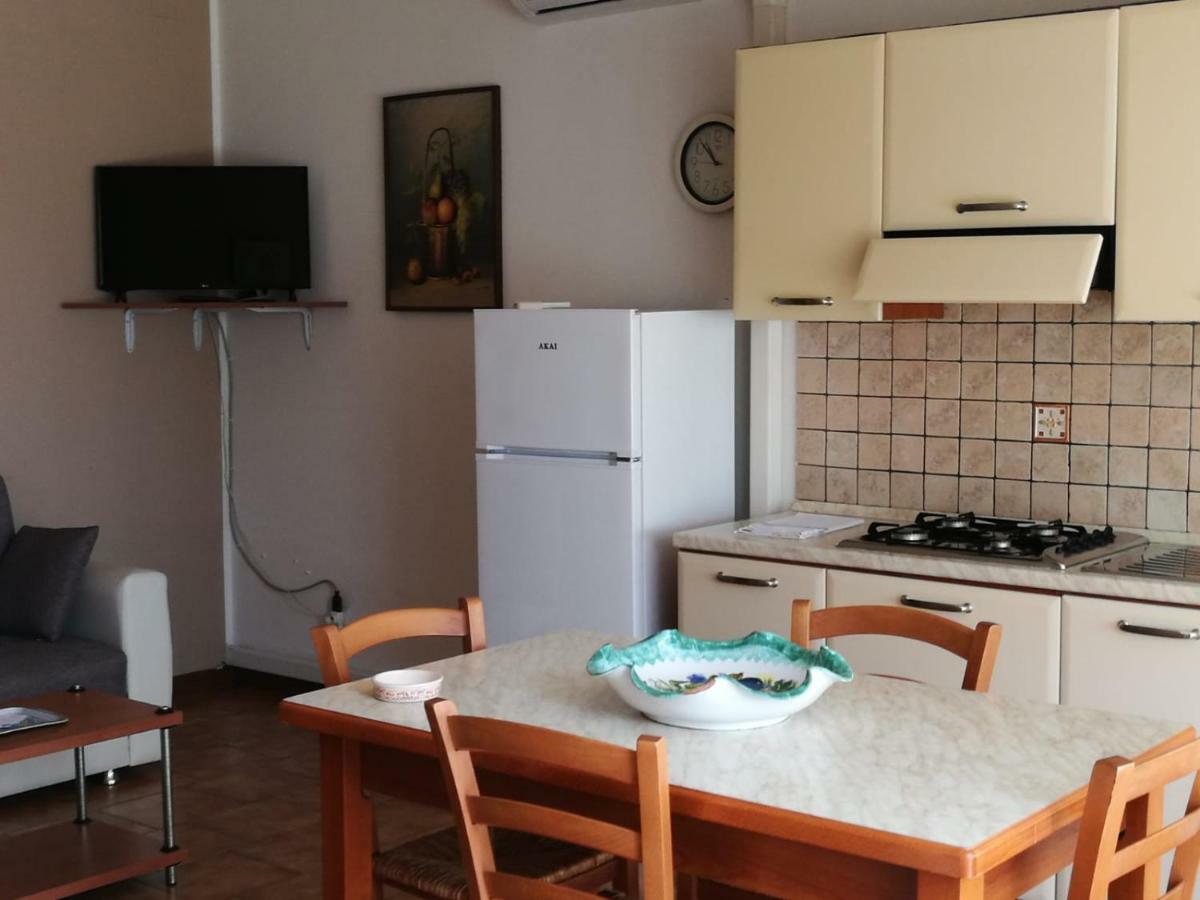 Nino'S Apartments ジャルディーニ・ナクソス エクステリア 写真