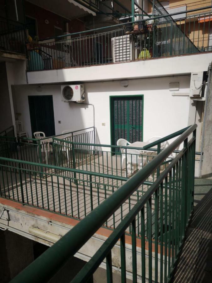 Nino'S Apartments ジャルディーニ・ナクソス エクステリア 写真